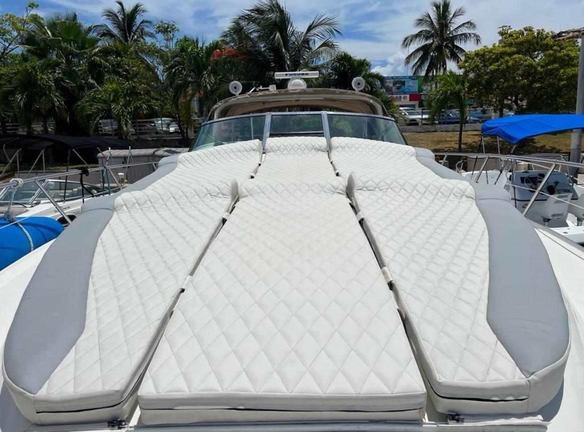 Yate Privado de Lujo 38ft – Tour Exclusivo de 6 Horas en Cancún (8-10 Pax)